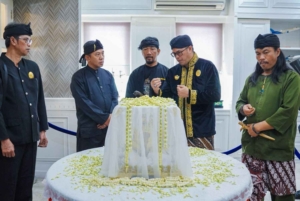 Mahkota Binokasih Tiba di Karawang Jelang Kirab Tatar Sunda