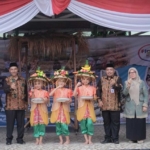 Penampilan tari Mujuk Padi Bunting SDN 66 Kota Jambi di FLS3N Kota Jambi