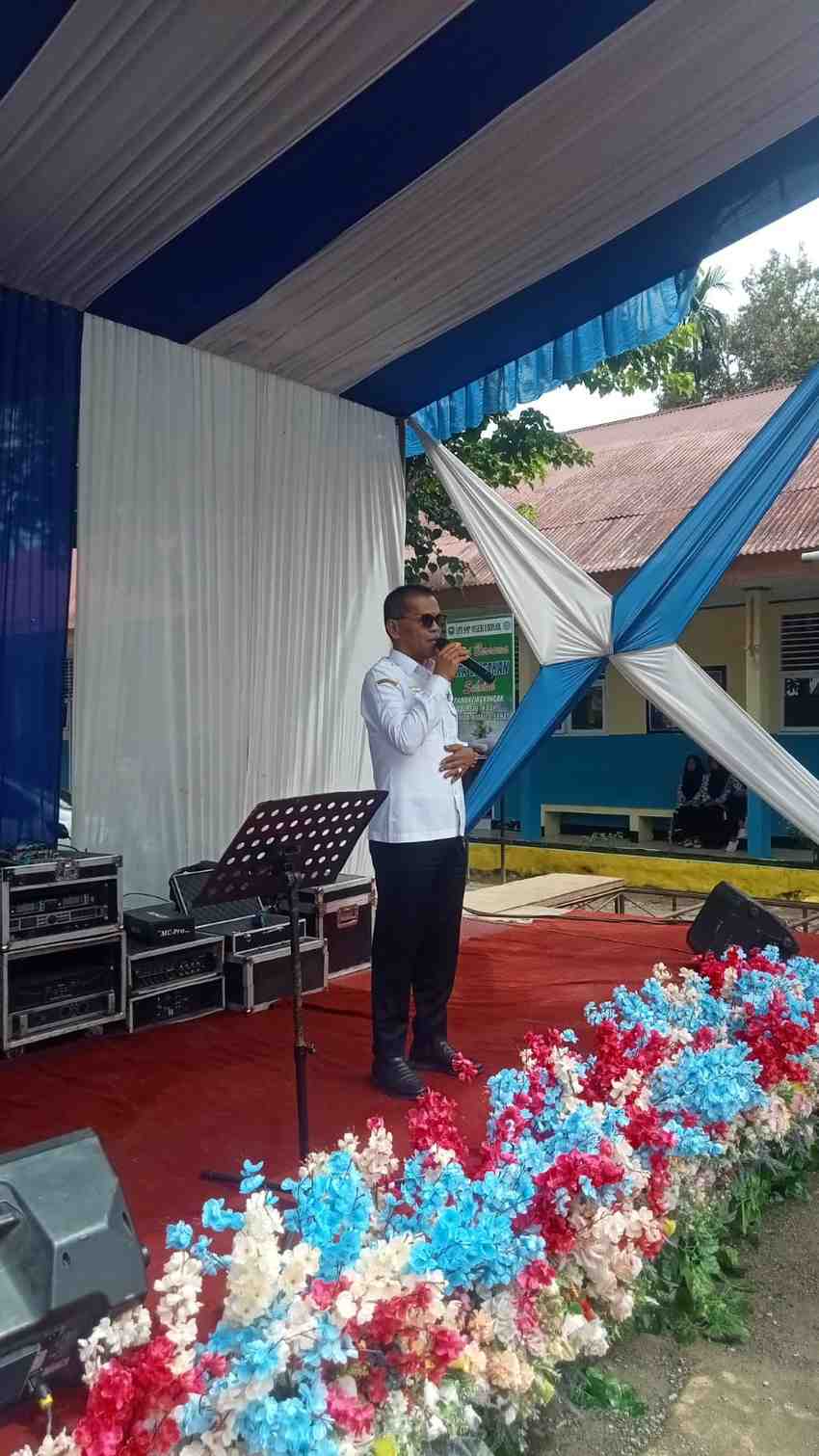 Perpisahan siswa kelas IX SMPN 1 Bonjol dan pelepasan guru purnabakti di Kabupaten Pasaman
