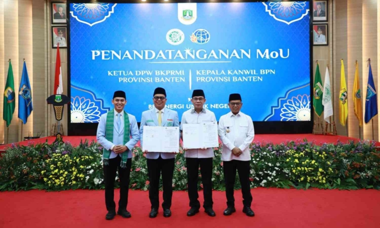 Penandatanganan kerja sama BPN Banten dan BKPRMI terkait sertifikasi tanah wakaf
