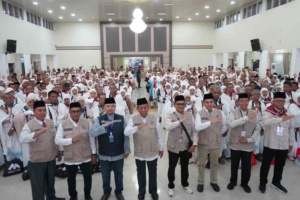 Wagub Abdullah Sani melepas Jamaah Calon Haji Kloter BTH 21 asal Provinsi Jambi