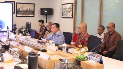 Gubernur Jambi Al Haris saat audiensi dengan Direktorat Jenderal Perkeretaapian Kementerian Perhubungan di Jakarta.