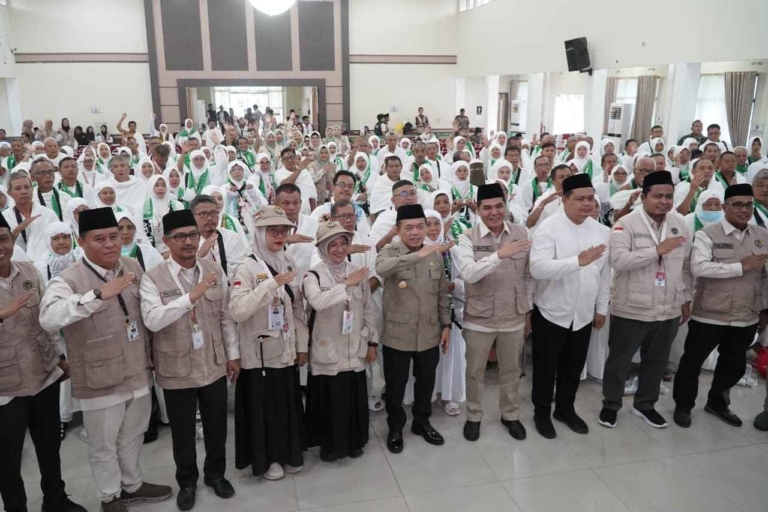 Gubernur Al Haris lepas JCH Kloter BTH 25 Jambi