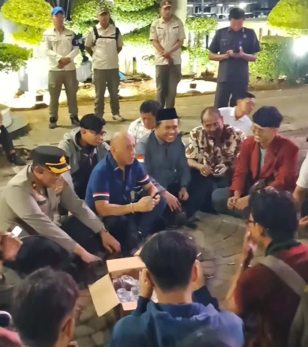 Sekda dan Forkopimda Karawang Terima Aksi Mahasiswa Cipayung Secara Humanis dan Jaga Dialog Tetap Kondusif Sekda dan Forkopimda Karawang Terima Aksi Mahasiswa Cipayung Secara Humanis dan Jaga Dialog Tetap Kondusif
