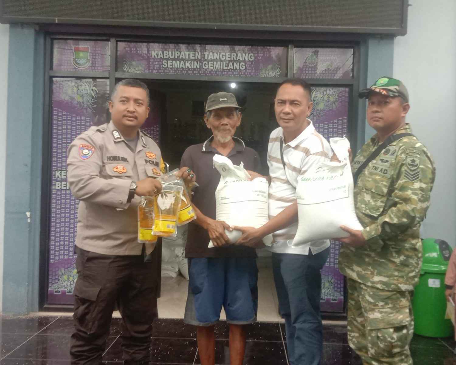 Bulog dan Badan Pangan Nasional Gandeng Pemdes Marga Mulya Salurkan Bantuan Pangan untuk 1821 KPM Bulog dan Badan Pangan Nasional Gandeng Pemdes Marga Mulya Salurkan Bantuan Pangan untuk 1821 KPM