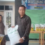 Ekonomi Sulit Tidak Jadi Halangan, Bulog dan Pemdes Gunung Sari Bersatu Salurkan Bantuan Pangan