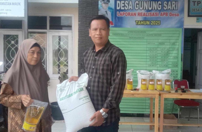 Ekonomi Sulit Tidak Jadi Halangan, Bulog dan Pemdes Gunung Sari Bersatu Salurkan Bantuan Pangan