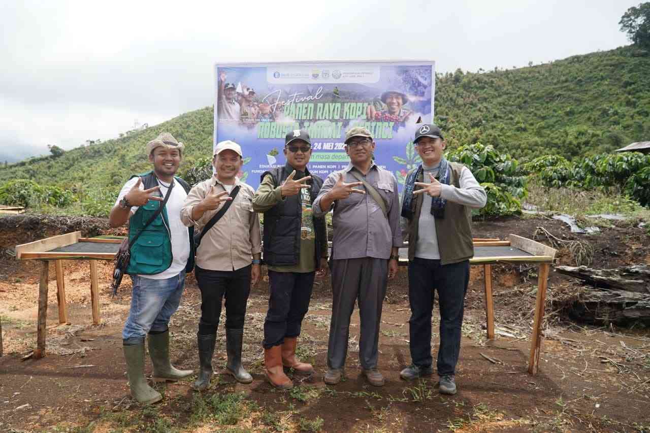 Festival Panen Rayo Kopi Tamiai, Ariansyah Susuri Medan Berat Demi Dukung Petani Kerinci Festival Panen Rayo Kopi Tamiai, Ariansyah Susuri Medan Berat Demi Dukung Petani Kerinci
