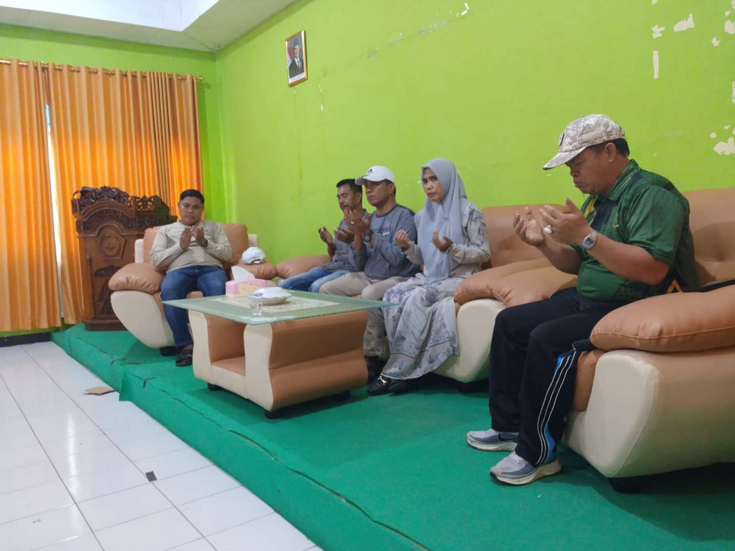 Penyembelihan sapi kurban di Kemenag Kaur