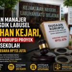 Mantan Manajer BOS Disdik Labusel ditahan Kejari terkait dugaan korupsi plang sekolah.