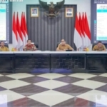 Bupati Karawang Aep Syaepuloh saat briefing staf membahas pendapatan daerah Karawang.