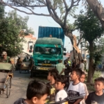 Sopir mobil box kontainer