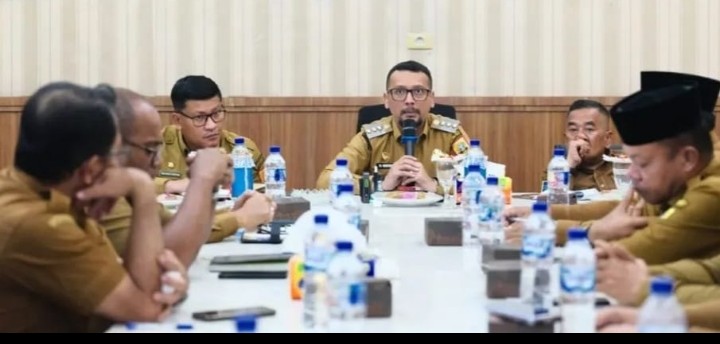 Bupati Fery Pimpin Rapat Persiapan Hari Jadi ke-18 Labuhanbatu Selatan, Tekankan Kebersamaan dan Partisipasi Masyarakat Bupati Fery Sahputra Simatupang pimpin rapat persiapan Hari Jadi ke-18 Labuhanbatu Selatan - News Publik