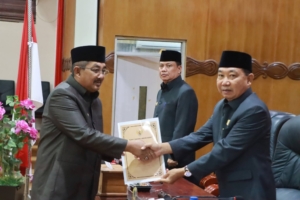 Paripurna III DPRD Tanjab Barat dihadiri Bupati Anwar Sadat