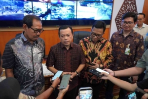 Gubernur Al Haris BPJS Ketenagakerjaan membahas perlindungan sosial tenaga kerja di Jambi