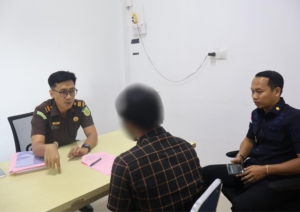 Imigrasi Kuala Tungkal serahkan tersangka WNA Myanmar ke Kejaksaan - News Publik