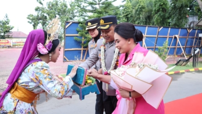 Polres Langkat Gelar Pisah Sambut Kapolres, AKBP David Triyo Resmi Gantikan AKBP Hannry PH. Tambunan Polres Langkat Gelar Pisah Sambut Kapolres, AKBP David Triyo Resmi Gantikan AKBP Hannry PH. Tambunan