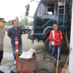 Kapolres Langkat Tinjau Ketersediaan BBM di SPBU Perdamaian Stabat, Antrean Mulai Berangsur Normal