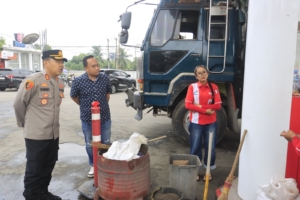 Kapolres Langkat Tinjau Ketersediaan BBM di SPBU Perdamaian Stabat, Antrean Mulai Berangsur Normal