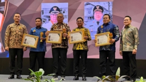 Komitmen Bangun Komunikasi Publik, Wali Kota Sabang Raih Pemred Award 2026 | News Publik.perss