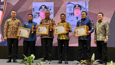 Komitmen Bangun Komunikasi Publik, Wali Kota Sabang Raih Pemred Award 2026 | News Publik.perss