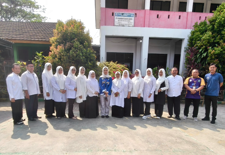 Hj. Dili Windu Rezeki Sugandi Kunjungi Sekolah-sekolah, Pastikan MPLS Ramah 2026 Berjalan Optimal Hj Dili Windu Rezeki Sugandi
