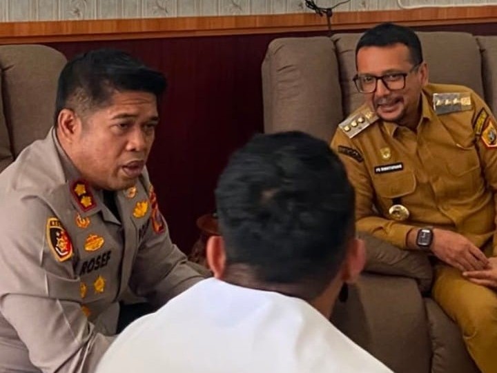 Kapolres Labusel AKBP Rosef Efendi Disambut Bupati Labusel, Perkuat Sinergi Lintas Lembaga Kapolres Labusel AKBP Rosef Efendi Disambut Bupati Labusel, Perkuat Sinergi Lintas Lembaga