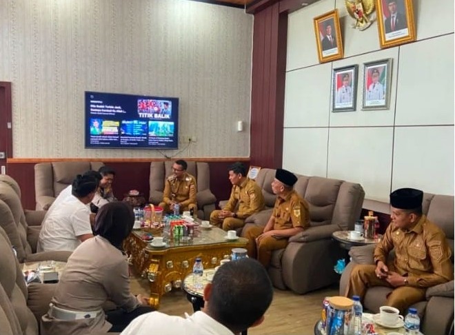Kapolres Labusel AKBP Rosef Efendi Disambut Bupati Labusel, Perkuat Sinergi Lintas Lembaga Kapolres Labusel AKBP Rosef Efendi Disambut Bupati Labusel, Perkuat Sinergi Lintas Lembaga