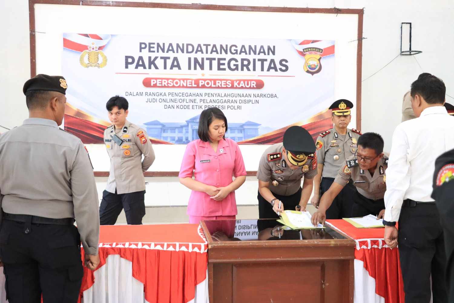 Pakta Integritas Polres Kaur, Kapolres Tegaskan Komitmen Bersih dari Narkoba dan Judi Pakta Integritas Polres Kaur