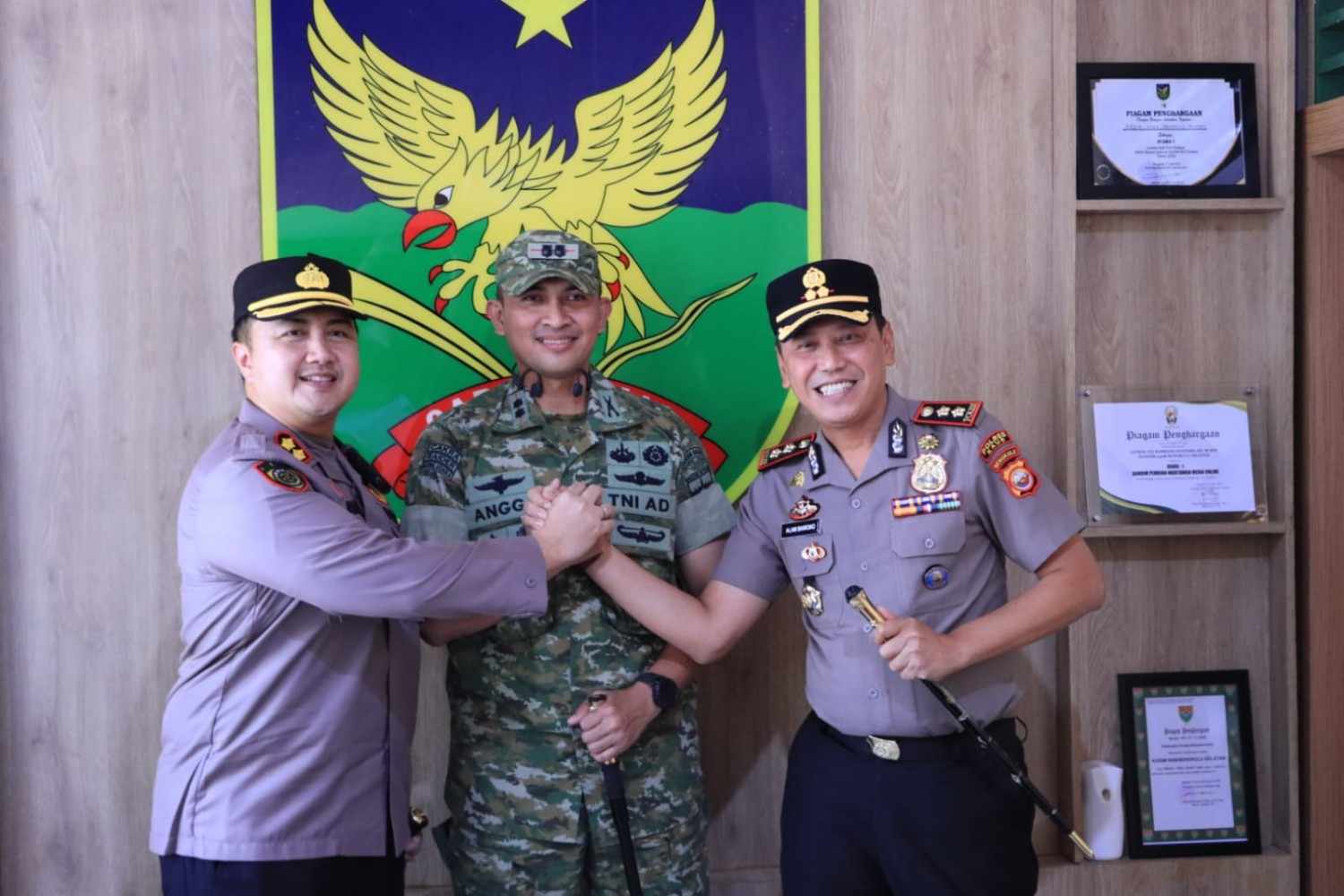 Kapolres Kaur Kunjungi Dandim 0408, Perkuat Soliditas TNI-Polri Kapolres Kaur Kunjungi Dandim 0408