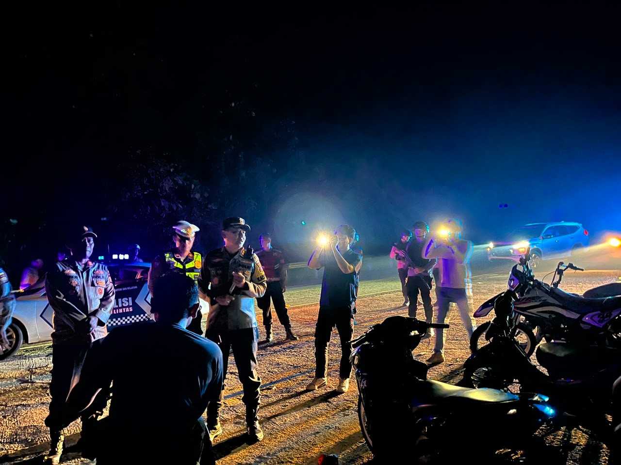 Kapolres Kaur Turun Langsung Pimpin KRYD, Edukasi Remaja Nongkrong Demi Wujudkan Kamtibmas Kondusif Kapolres Kaur Turun Langsung Pimpin KRYD