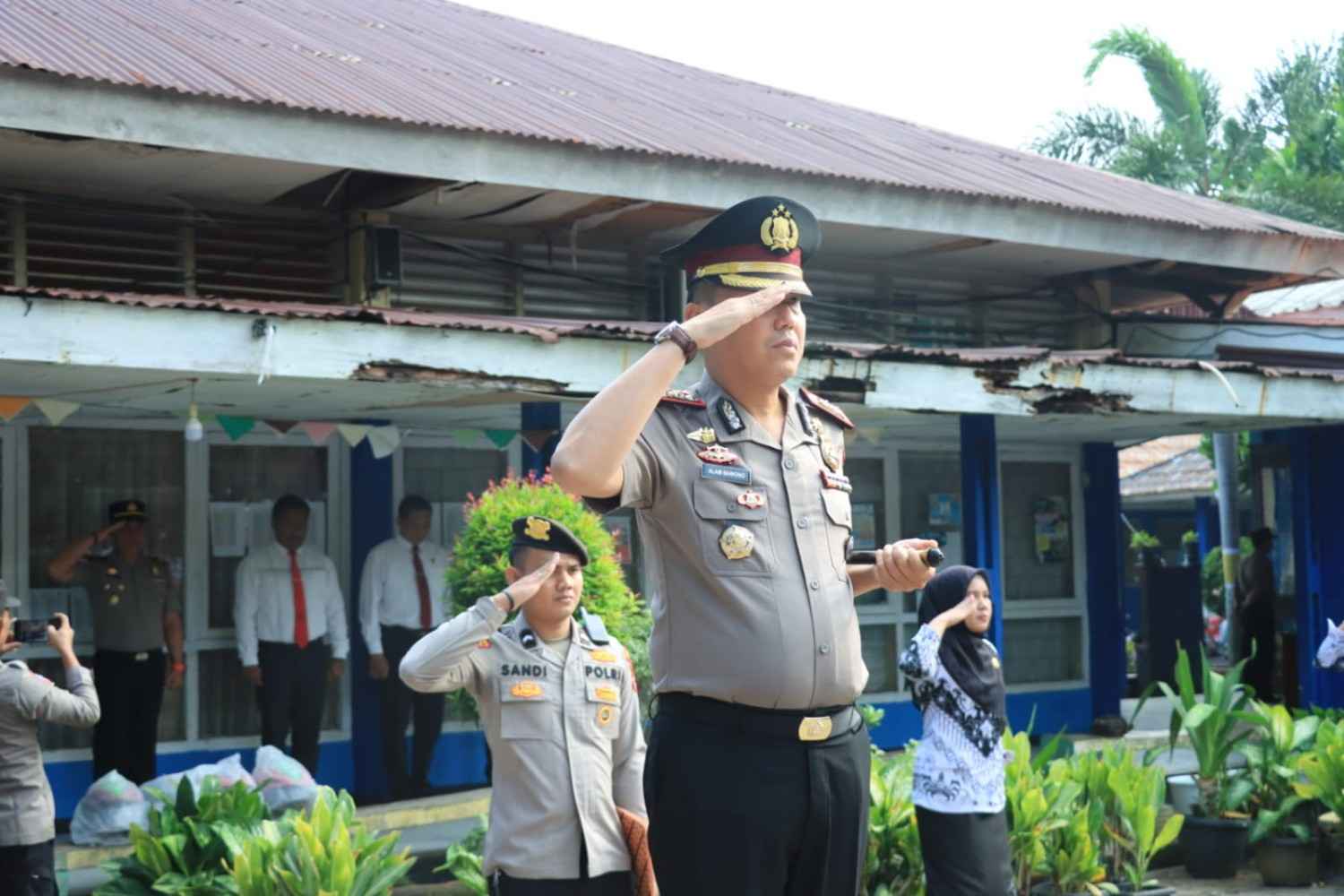 Police Go To School di SMAN 1 Kaur, Kapolres Kaur Tekankan Bahaya Narkoba, Bullying, dan Pentingnya Keselamatan Berlalu Lintas Kapolres Kaur Tekankan Bahaya Narkoba, Bullying dan Pentingnya Keselamatan Berlalu Lintas
