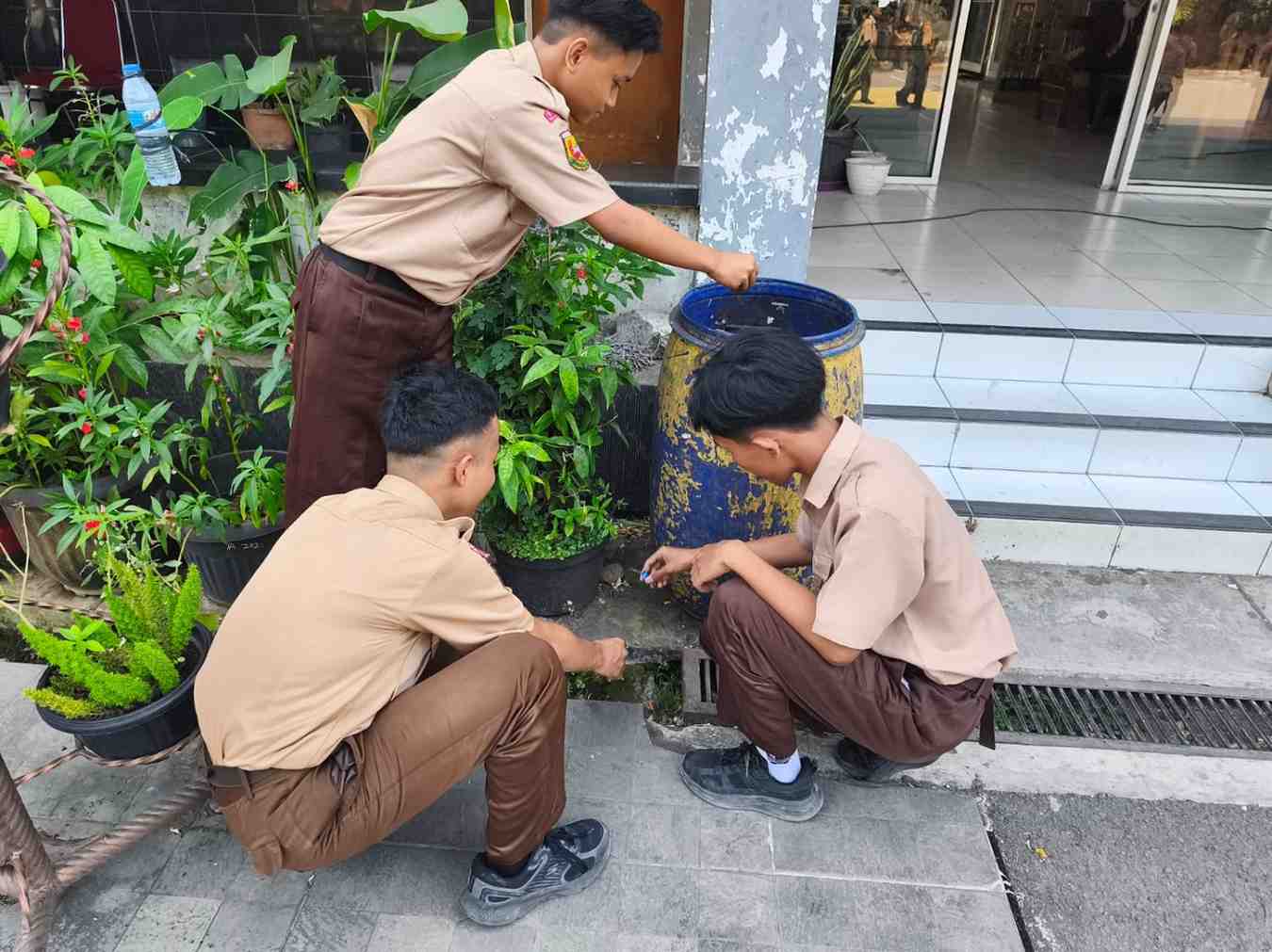 SMP Negeri 5 Karawang Barat Perkuat Karakter Siswa Lewat Program Lisa Libra TOWA SMP Negeri 5 Karawang Barat Perkuat Karakter Siswa Lewat Program Lisa Libra TOWA