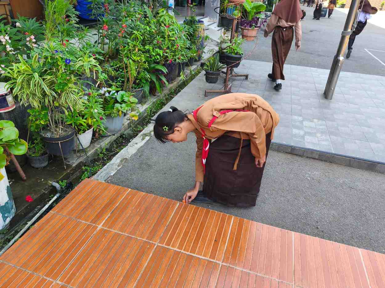 SMP Negeri 5 Karawang Barat Perkuat Karakter Siswa Lewat Program Lisa Libra TOWA SMP Negeri 5 Karawang Barat Perkuat Karakter Siswa Lewat Program Lisa Libra TOWA