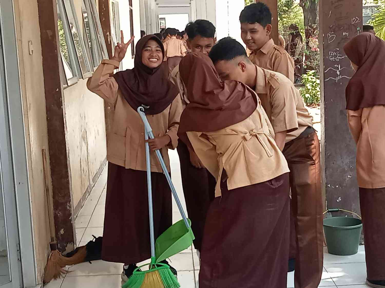 SMP Negeri 5 Karawang Barat Perkuat Karakter Siswa Lewat Program Lisa Libra TOWA SMP Negeri 5 Karawang Barat Perkuat Karakter Siswa Lewat Program Lisa Libra TOWA