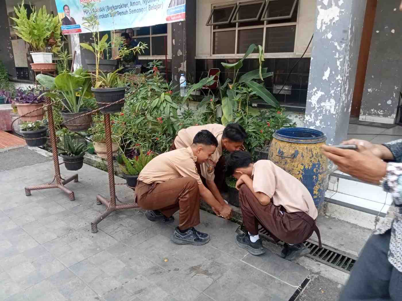 SMP Negeri 5 Karawang Barat Perkuat Karakter Siswa Lewat Program Lisa Libra TOWA SMP Negeri 5 Karawang Barat Perkuat Karakter Siswa Lewat Program Lisa Libra TOWA