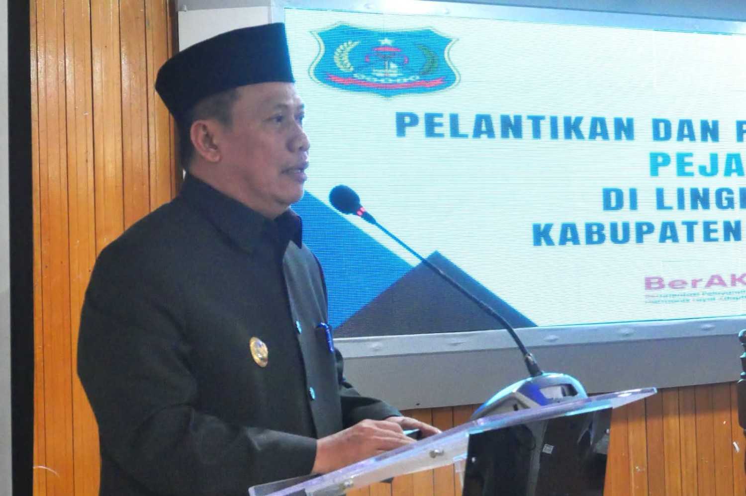 Pelantikan Pejabat Tanjung Jabung Barat, Wabup Katamso Ambil Sumpah 16 ASN