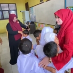 Pelukan Hangat Murid SD Negeri 17 Sabang untuk Bunda PAUD, Bukti Kasih Sayang yang Tak Ternilai | News Publik.perss