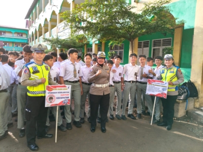 Police Go To School, Satlantas Polres Langkat Ajak Siswa Ciptakan Budaya Tertib Lalu Lintas Police Go To School, Satlantas Polres Langkat Ajak Siswa Ciptakan Budaya Tertib Lalu Lintas