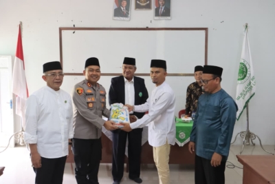 Rangkul Ulama, Kapolres Langkat Perkuat Sinergi dengan MUI Demi Wujudkan Kamtibmas yang Sejuk dan Kondusif Rangkul Ulama, Kapolres Langkat Perkuat Sinergi dengan MUI Demi Wujudkan Kamtibmas yang Sejuk dan Kondusif