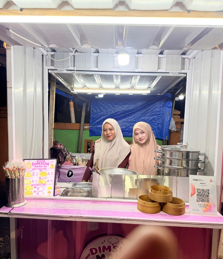 Ketua Dekranasda Kota Sabang Ny. Nuri Zulkifli H. Adam Tinjau UMKM Kuliner, Beri Semangat Baru bagi Pelaku Usaha Kecil di Sabang | News Publik.perss