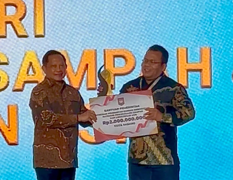 Wali Kota Sabang Terima Penghargaan Nasional Dalam Pengelolaan Sampah | News Publik.perss