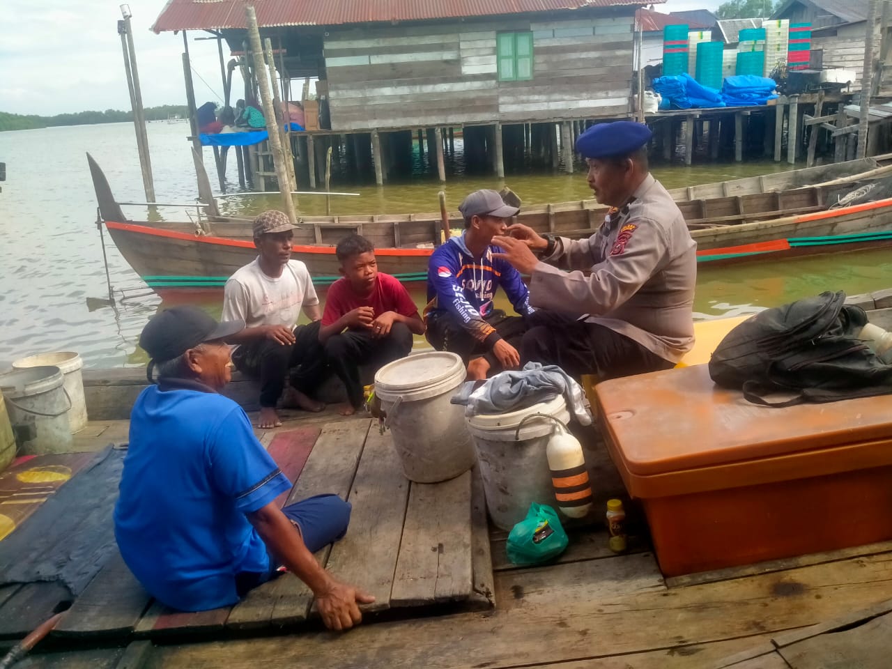 Patroli Sambang Nelayan, Satpolairud Polres Langkat Sampaikan Imbauan Waspada Cuaca Ekstrem Patroli Sambang Nelayan, Satpolairud Polres Langkat Sampaikan Imbauan Waspada Cuaca Ekstrem