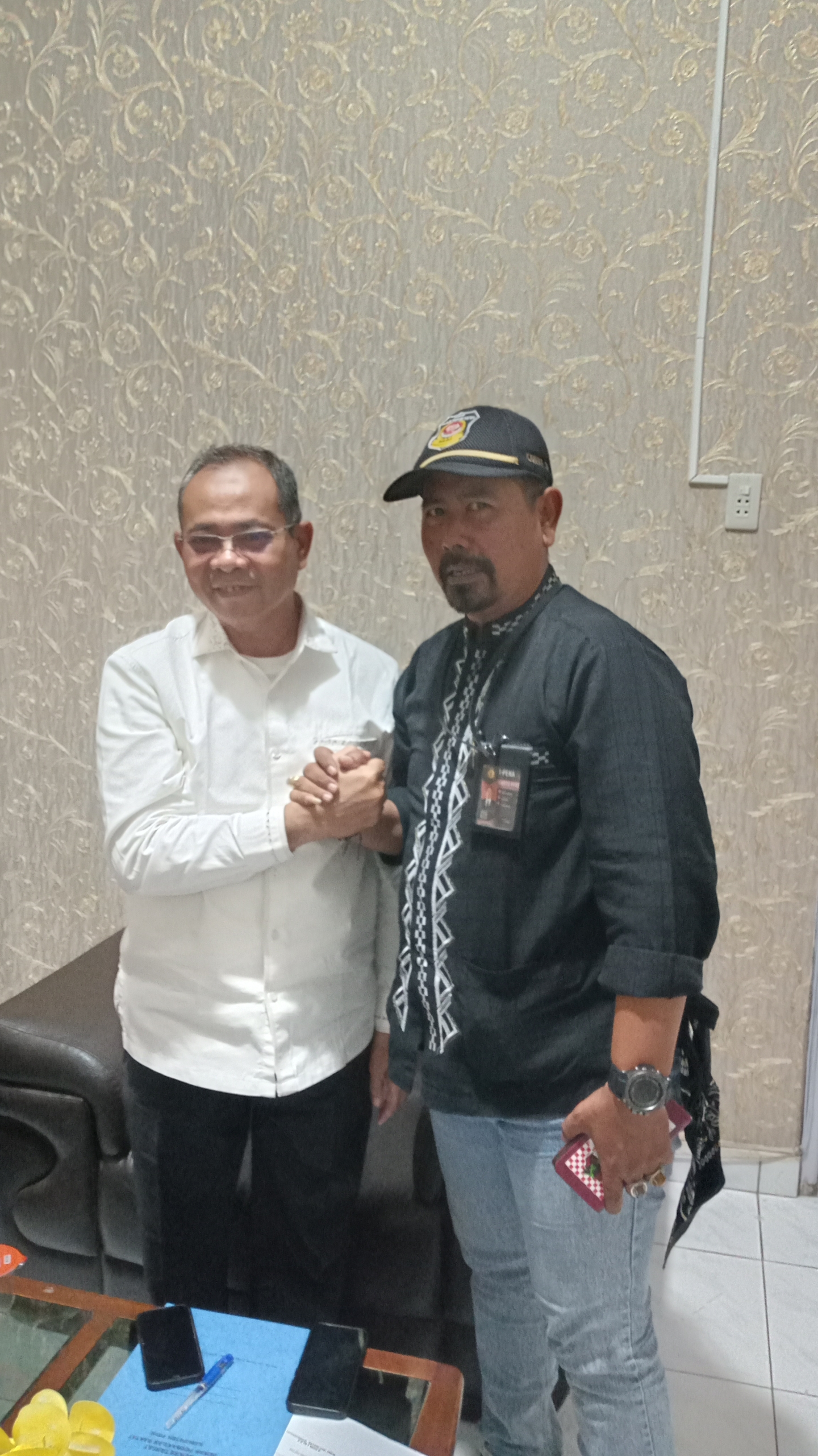 Bertatap Muka dengan Sekwan DPRK Pidie, Silaturahmi Kembali Terjalin Bersama H. Idhami | News Publik.perss Bertatap Muka dengan Sekwan DPRK Pidie, Silaturahmi Kembali Terjalin Bersama H. Idhami | News Publik.perss