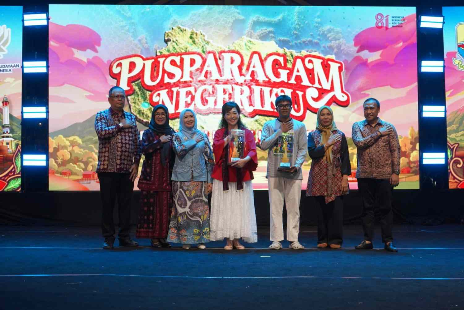 Festival Pusparagam Berakhir, Hesti Haris: Jangan Pernah Malu dengan Budaya Sendiri Festival Pusparagam Ditutup, Hesti Haris: Jangan Pernah Malu dengan Budaya Sendiri