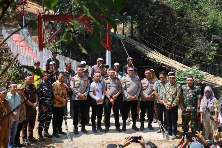 Jembatan Merah Putih di Kaur Rampung, Akses Hasil Kebun dan Sekolah Kini Lebih Aman
