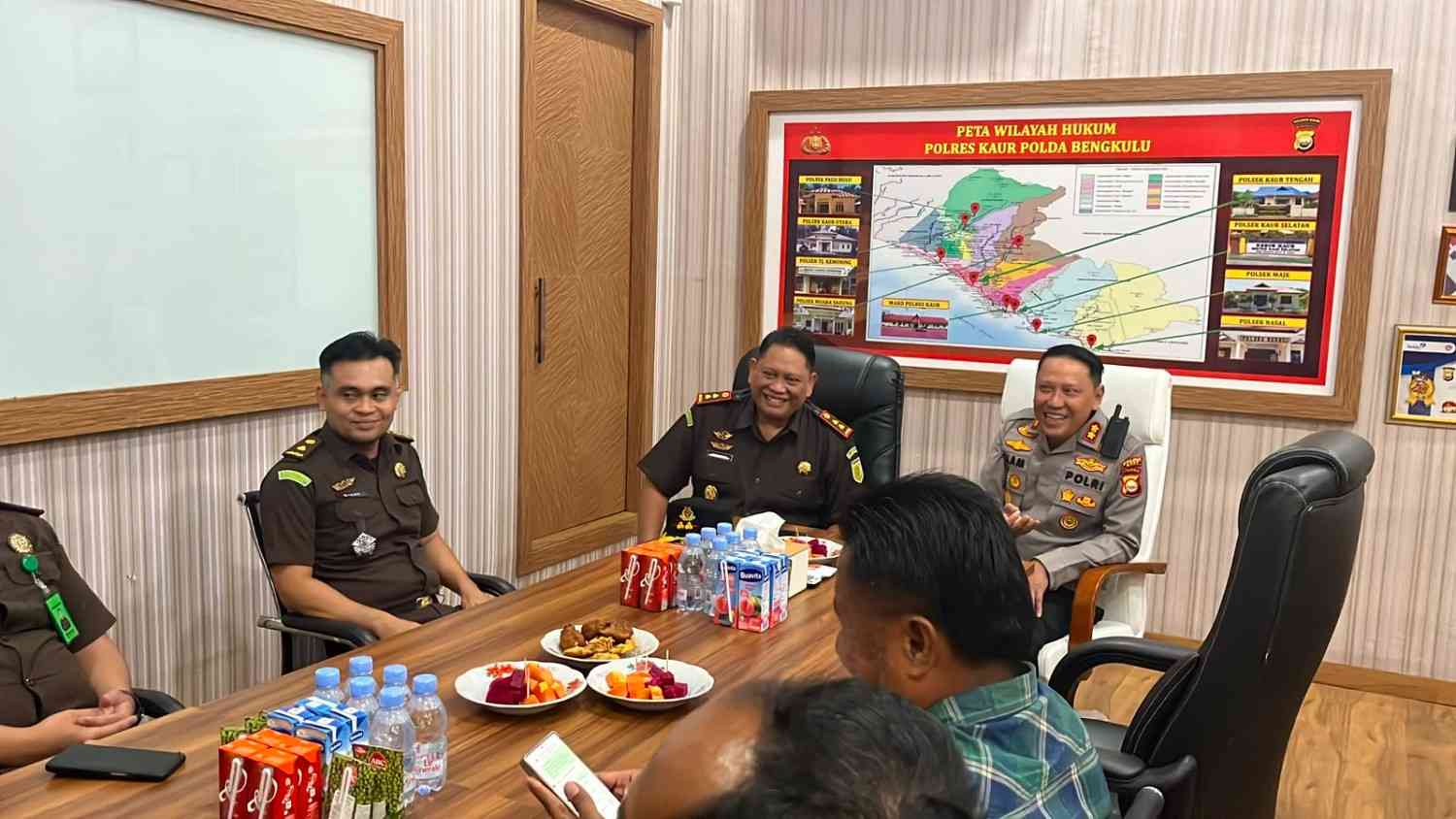 Kajari Kaur Baru Sambangi Polres, Dua Institusi Sepakat Perkuat Sinergi Kajari Kaur Baru Sambangi Polres, Dua Institusi Sepakat Perkuat Sinergi