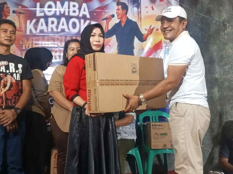 H. Numeiri, S.IP Serahkan Hadiah Turnamen Domino, Remi dan Karaoke, Ditutup Tari Rentak Kudo