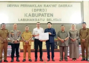 KUA-PPAS APBD 2027 Labusel Disepakati, Bupati dan Wabup Hadir di Paripurna