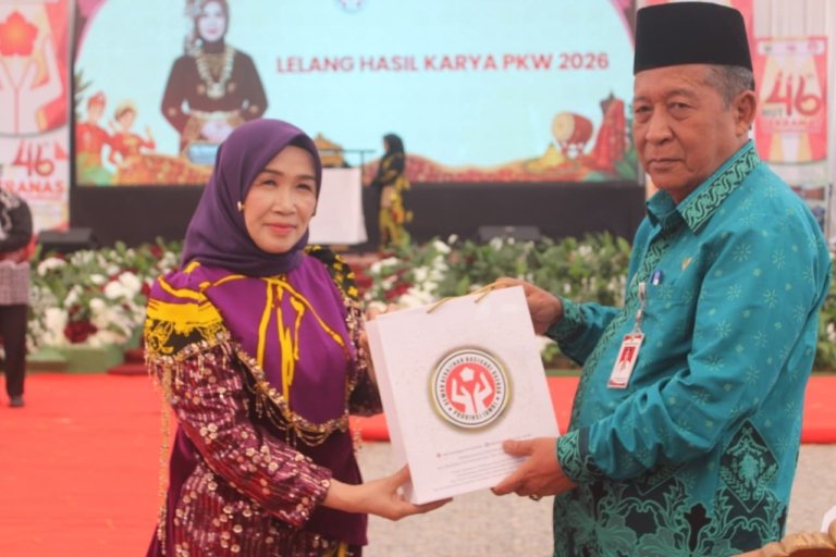 Batik Jambi Diminta Naik Kelas, Hesti Haris Tekankan Inovasi